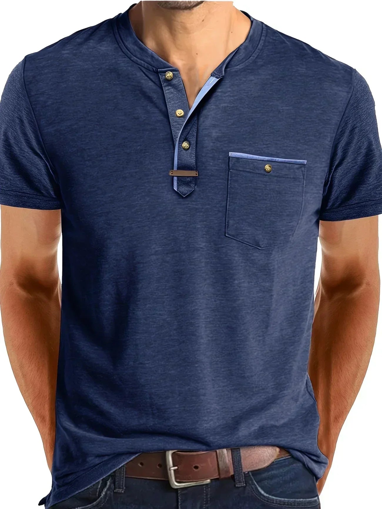 Eusébio - Elegant T-Shirt med Knapper og Lomme