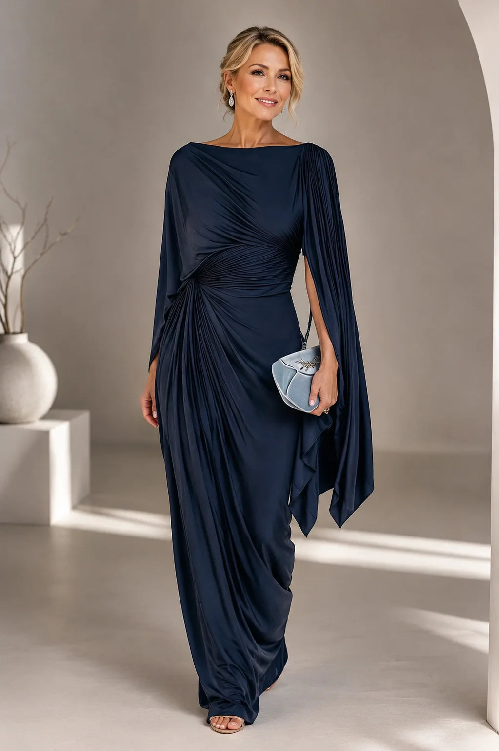 Kamila - Vestido de Noche Chic Drapado con Manga Capa