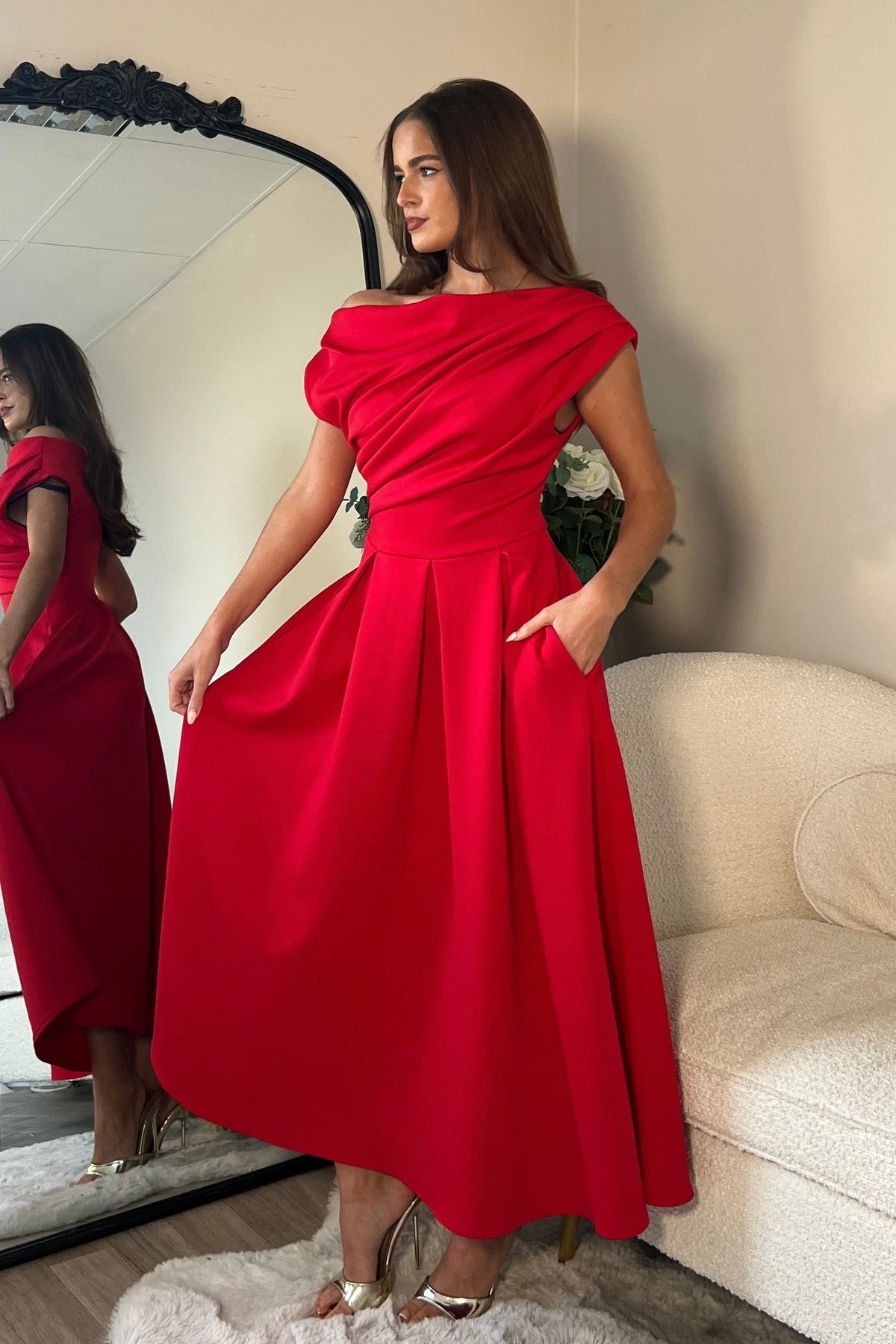 Molly - Elegante Vestido de Baile Rojo Acampanado