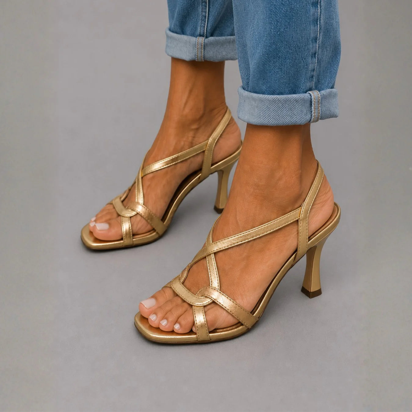 Asteria - Sandalias Elegantes con Tacón Dorado Metálico
