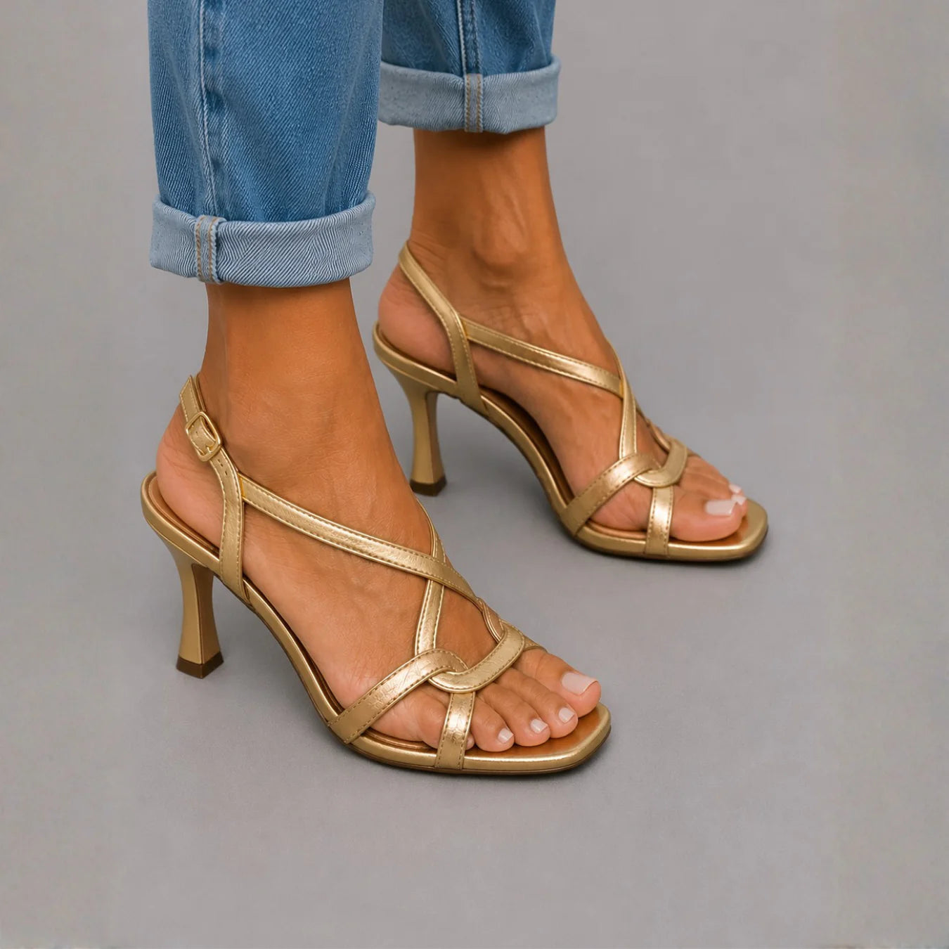 Asteria - Sandalias Elegantes con Tacón Dorado Metálico