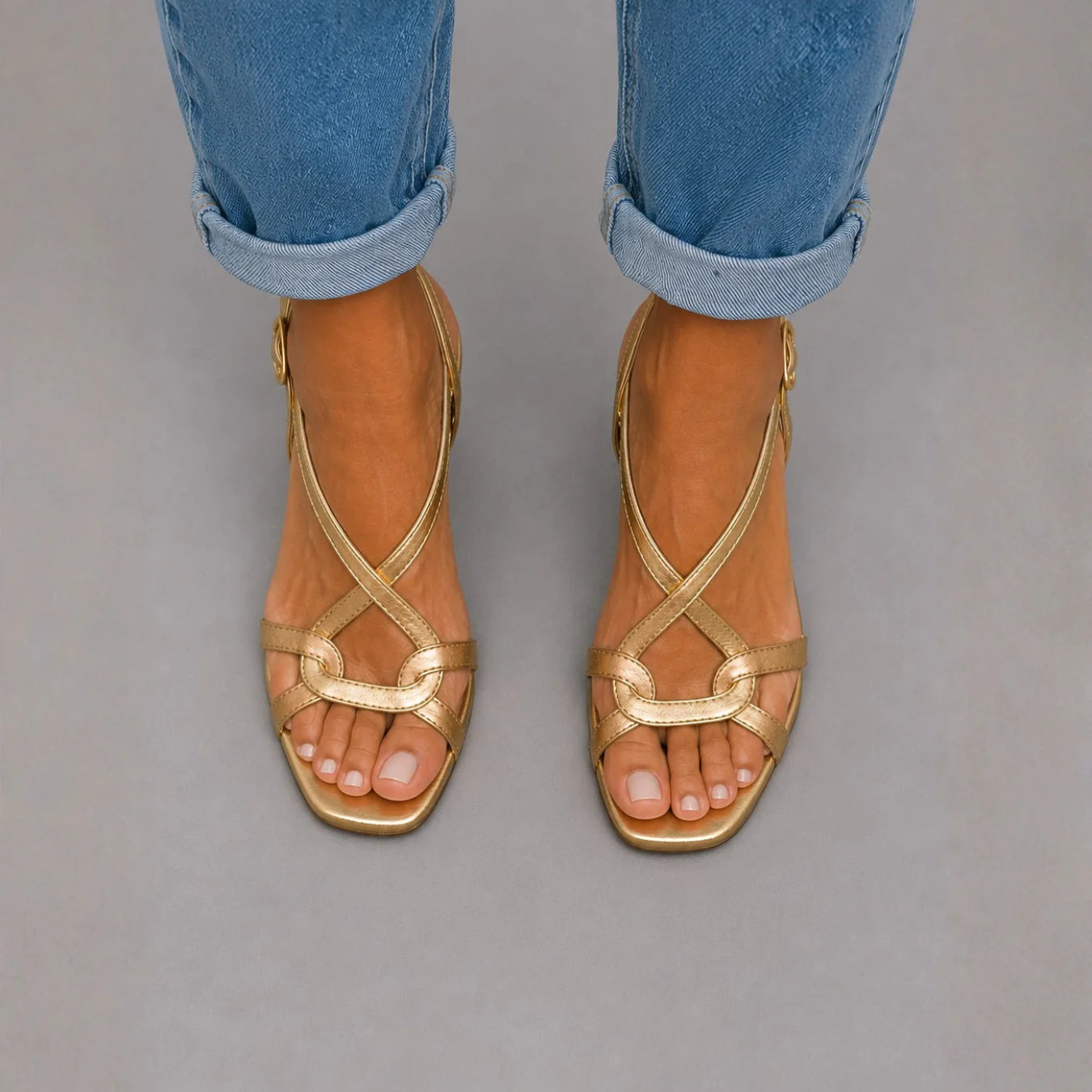 Asteria - Sandalias Elegantes con Tacón Dorado Metálico