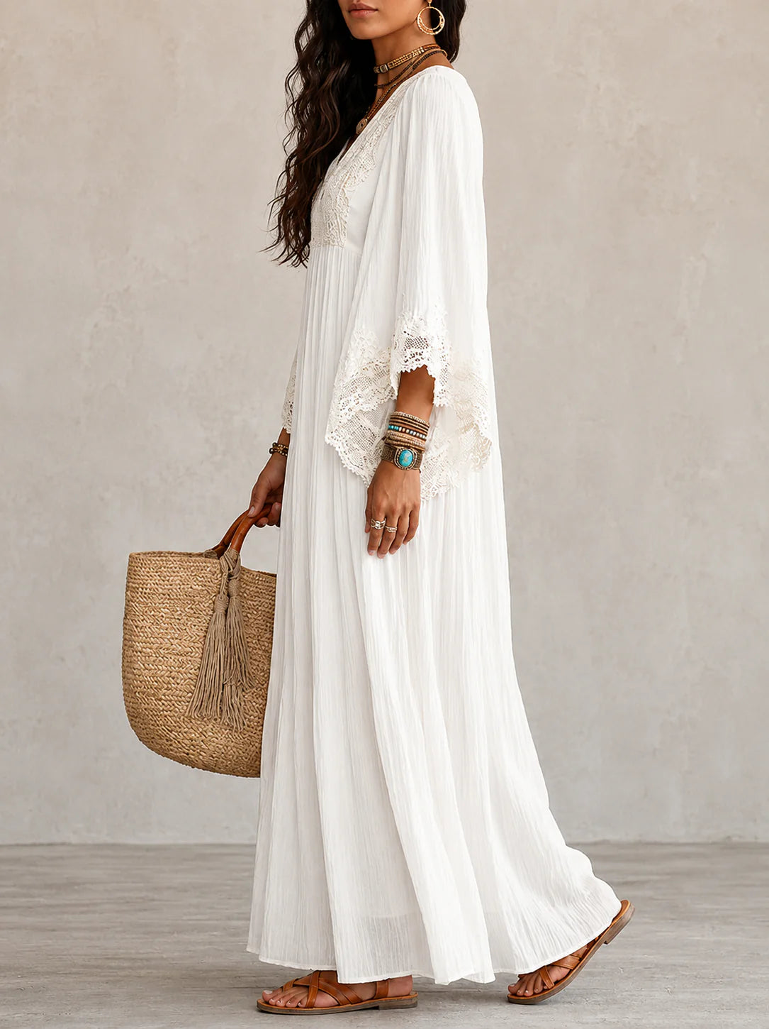 Serina - Vestido Maxi Blanco con Escote y Detalles Bordados